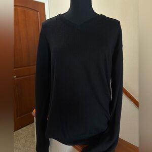 Neiman Marcus Women’s Classic Luxury Black V-Neck Sweater